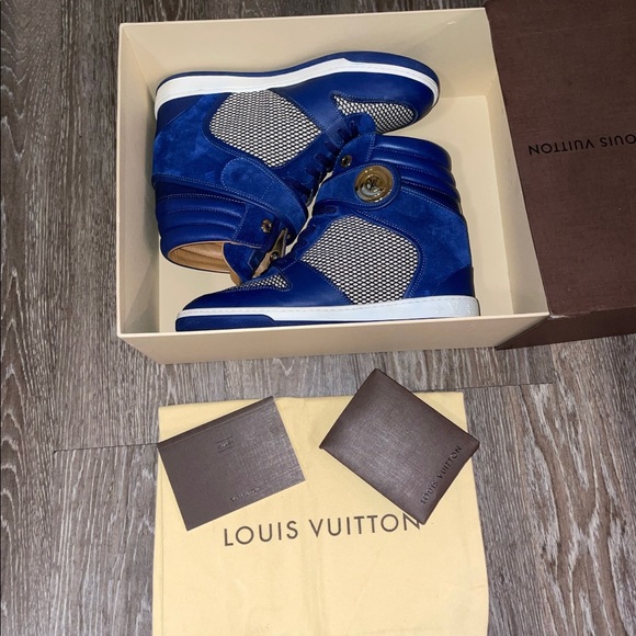 LOUIS VUITTON
Calfskin Suede Postmark Wedge Sneakers Blue Roi - Picture 5 of 10